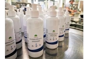 Ensemble contre le coronavirus dans la fabrication du Gel Hydroalcoolique